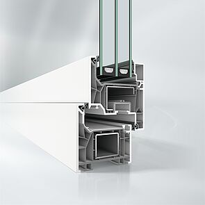 Schüco FocusIng wurde für einen möglichst ressourcenschonenden Materialeinsatz mit hohem Rezyklatanteil im Innenkern entwickelt und ist nach der Nutzungsdauer für die Rückführung in den Wertstoffkreislauf geeignet. Damit kann Schüco FocusIng einen Beitrag zur CO2-Reduzierung von Gebäudehüllen leisten. 